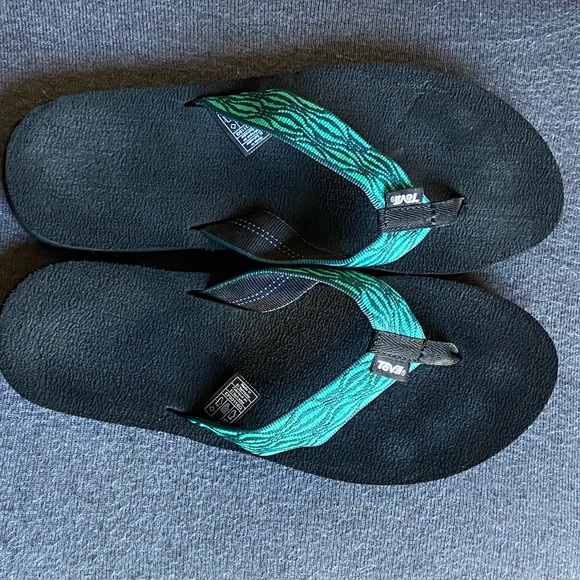 Teva flip flops sandals size 9. - Picture 6 of 14